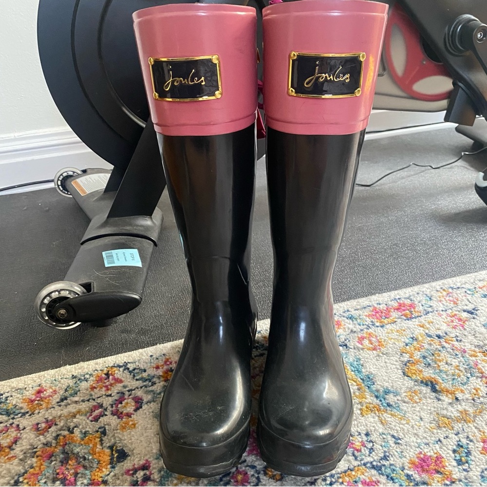 JOULES HOT PINK RAIN BOOTS WITH HOT PINK RIBBON!